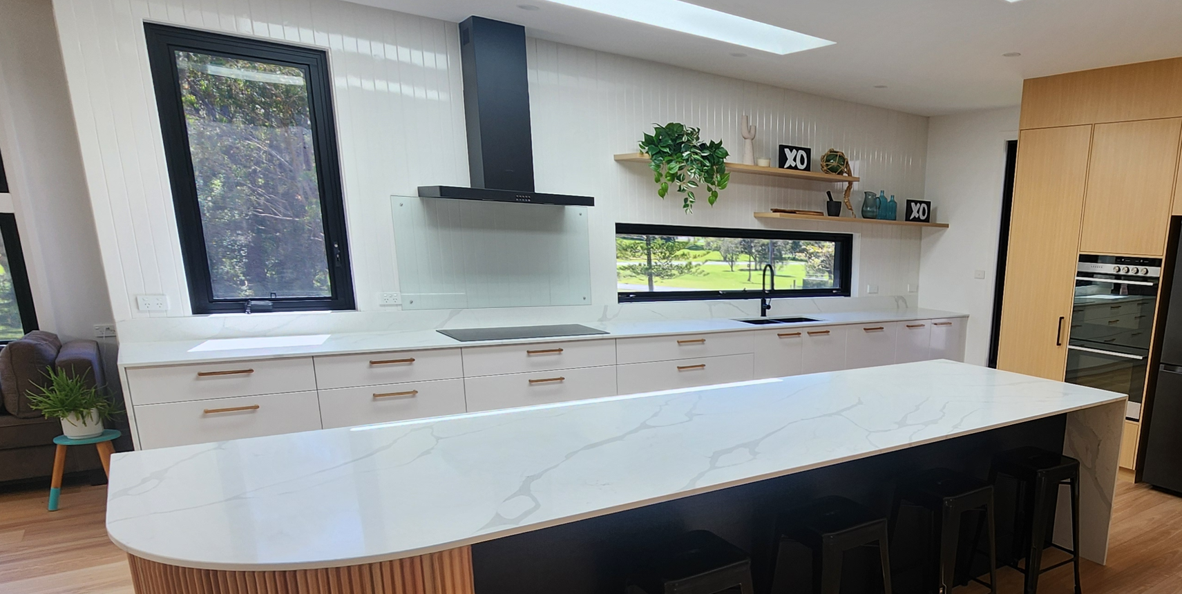 Curved Kitchen Renovation in Bonny Hills — gallery image 2