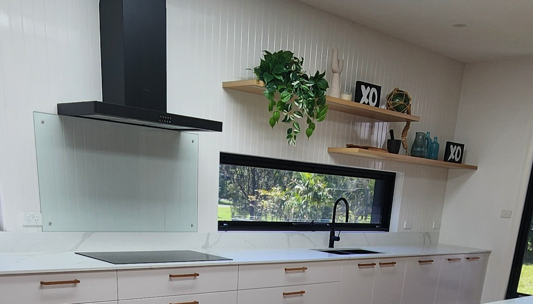 Curved Kitchen Renovation in Bonny Hills — gallery image 4